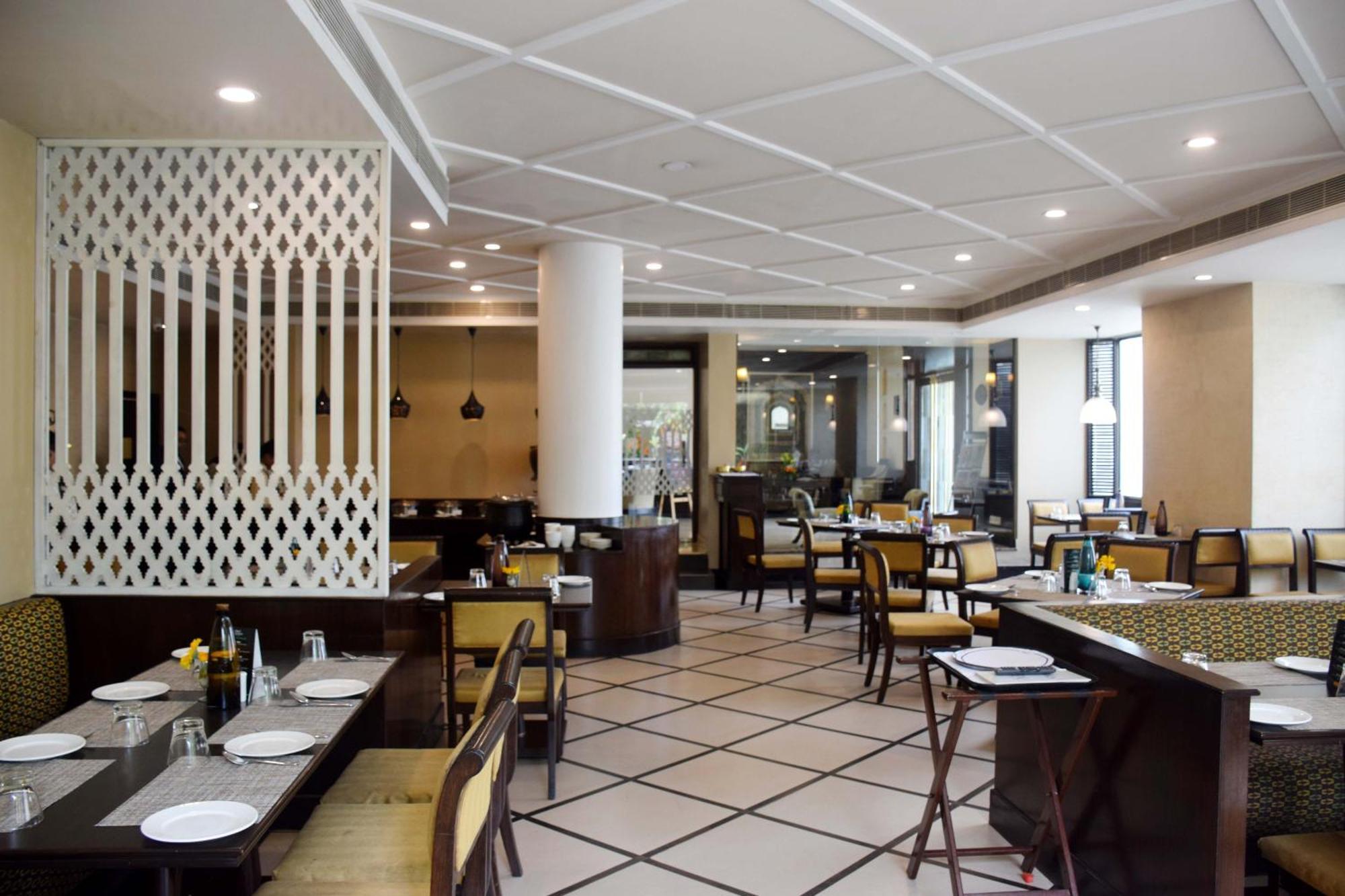 La Place Sarovar Portico Lucknow Eksteriør billede